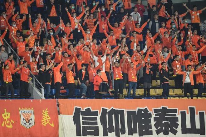巴萨回归首秀大放异彩，海港主场球迷高呼名字